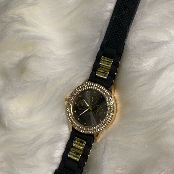 Watch - Picture 2 of 3